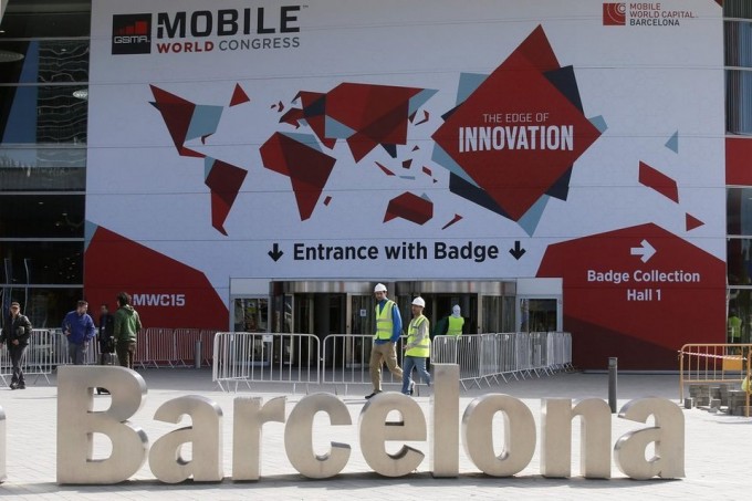 La-entrada-del-Mobile-World-Co_54426620363_54028874188_960_639